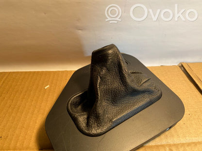 Ātrumu pārslēgšanas sviras dekoratīvā apdare (plastmasas)