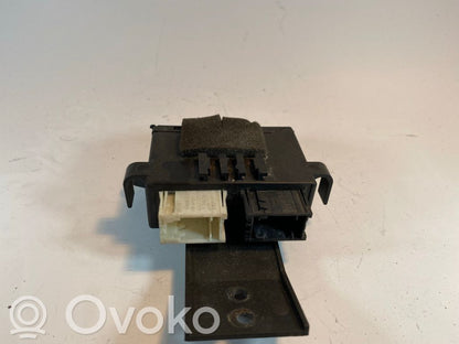 Sānu spoguļa vadības modulis