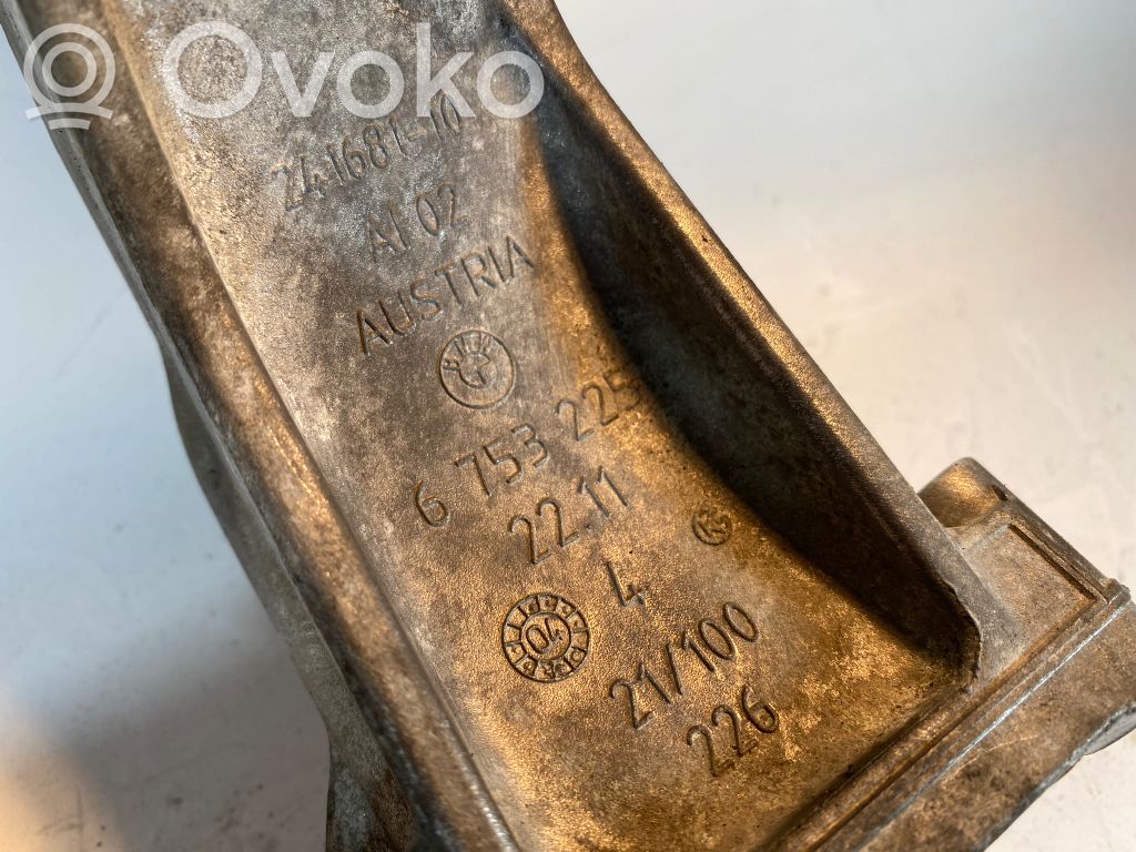 Кронштейн крепления двигателя