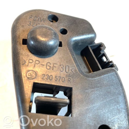 Aizmugures spuldzes vāka turētājs