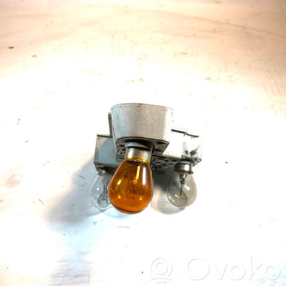 Aizmugures spuldzes vāka turētājs