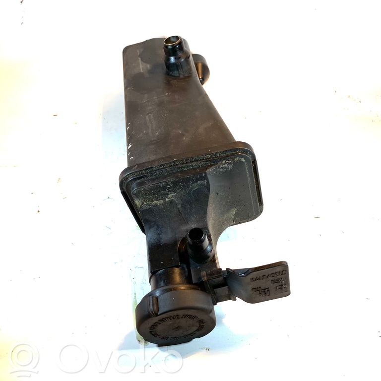 Расширительный бачок охлаждающей жидкости