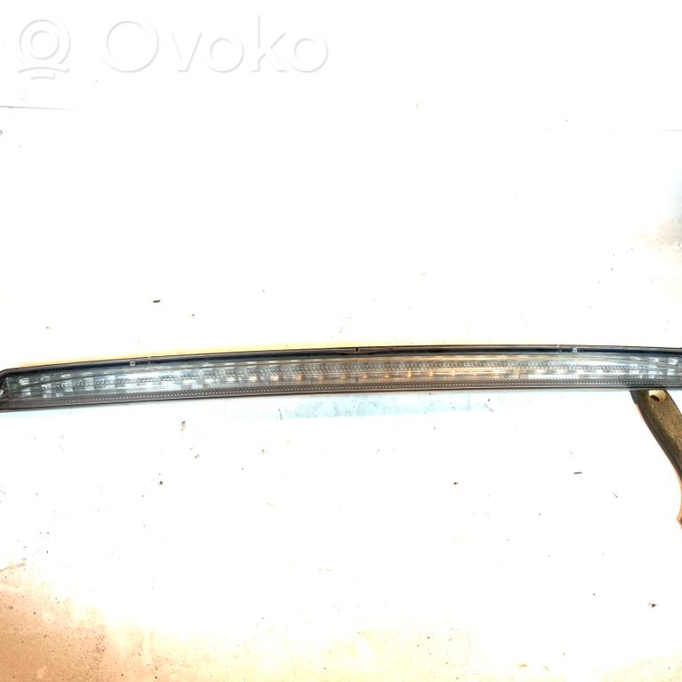 Papildu bremžu signāla lukturis