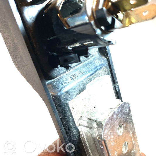 Cigarešu aizdedzināmais aizmugurē