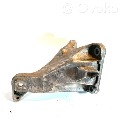 Dzinēja nostiprināšanas stiprinājums-kronšteins