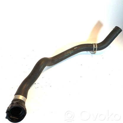 Caurulīte (-es) / šļūtene (-es)