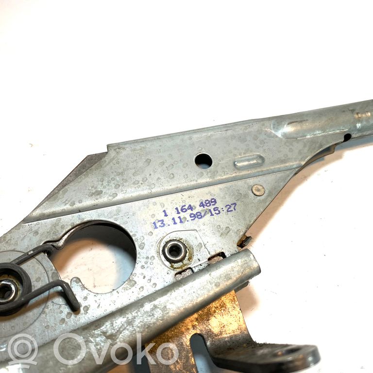 Rokas bremzes mehānisms (salonā)