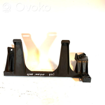 Dzinēja pārsegs (dekoratīva apdare)