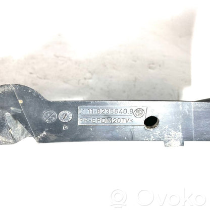 Priekšpusē dekoratīva bampera uzlikas