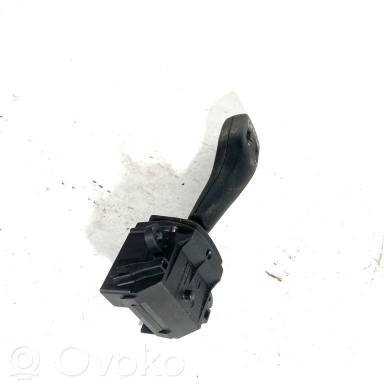 Stikla tīrītāju slēdzis