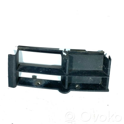 Priekšpusē dekoratīva bampera uzlikas