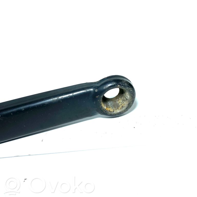 Priekšējā loga tīrītāja kājiņa