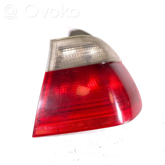 Задний фонарь в кузове