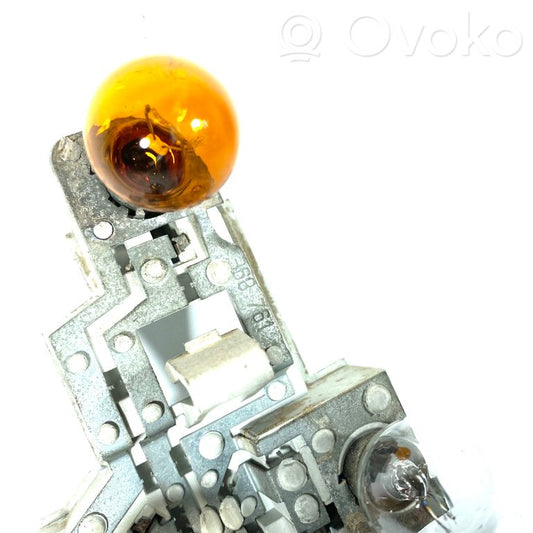 Aizmugures spuldzes vāka turētājs