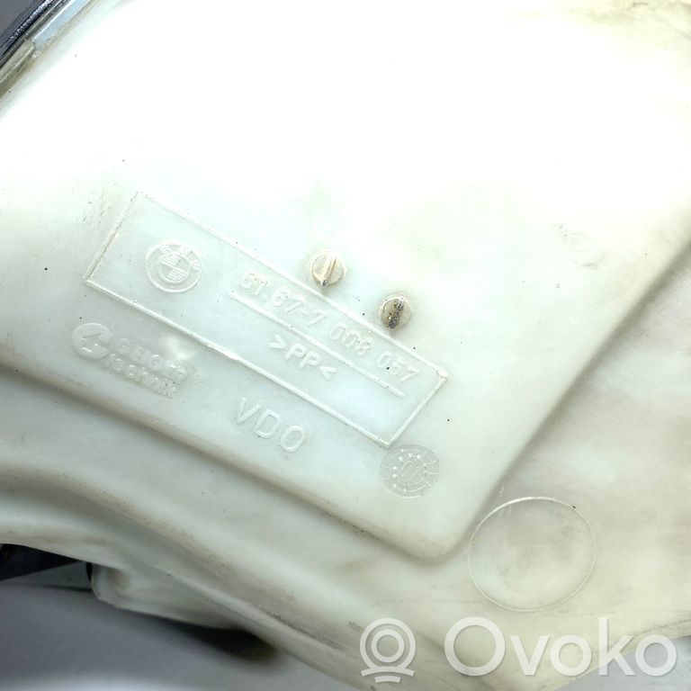 Logu šķidruma tvertne