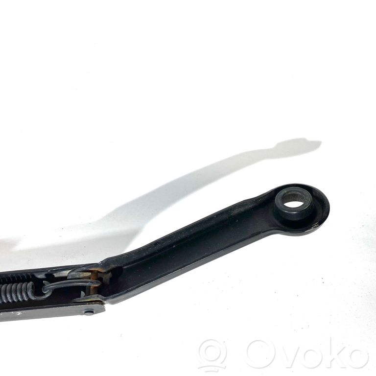 Stikla tīrītāja mehānisms (stienis)