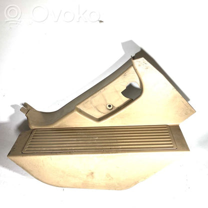 Kāju zonas sānu dekoratīvā apdare