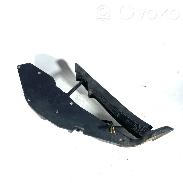 Akseleratora elektriskais regulators (pedālis)