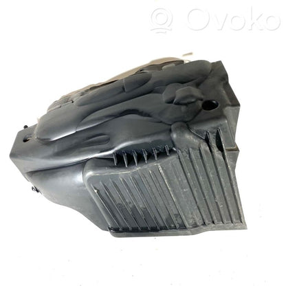 Dzinēja pārsegs (dekoratīva apdare)