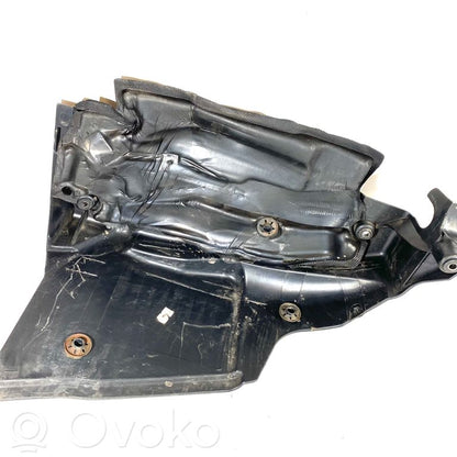 Dzinēja pārsegs (dekoratīva apdare)