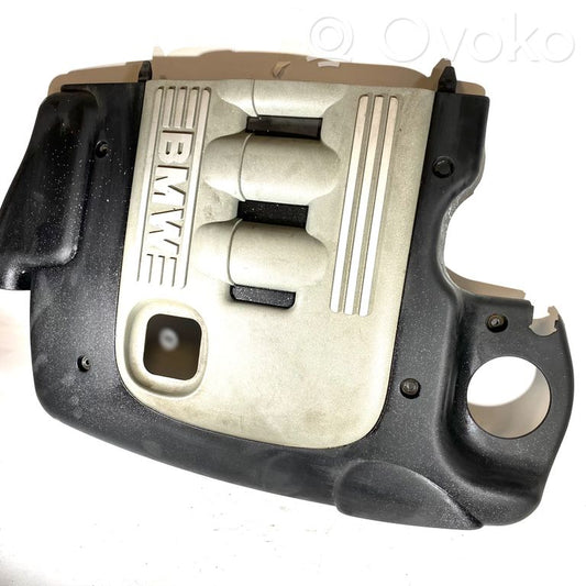 Dzinēja pārsegs (dekoratīva apdare)