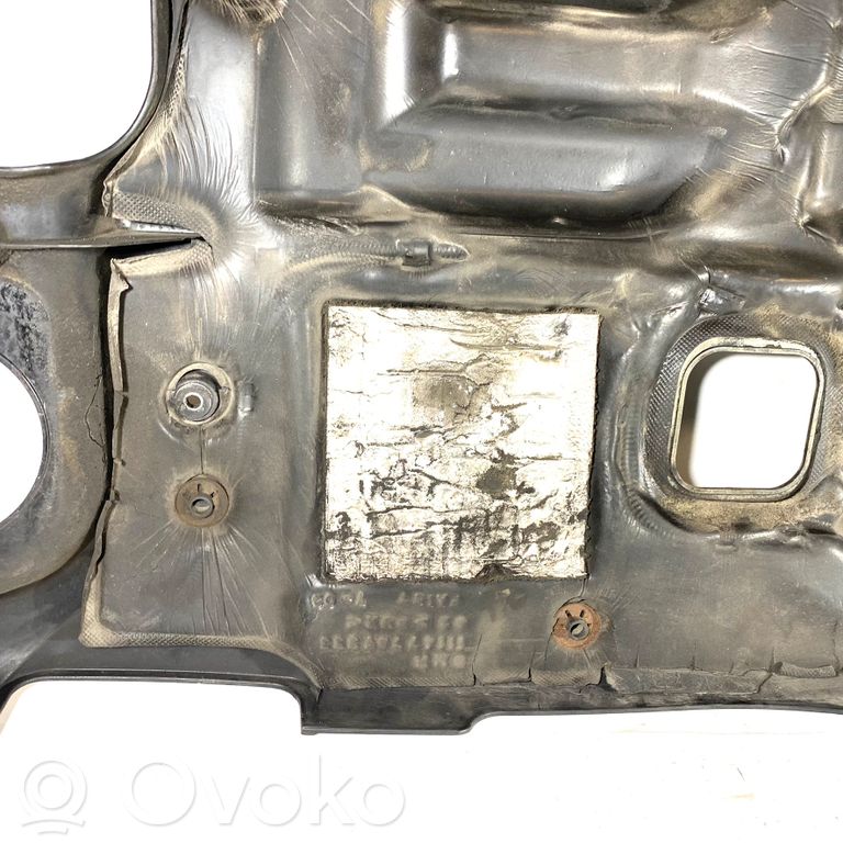 Dzinēja pārsegs (dekoratīva apdare)