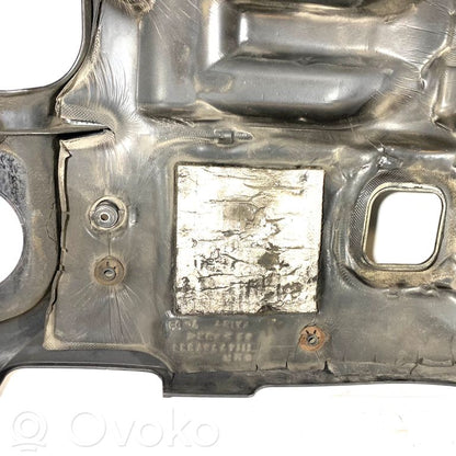 Dzinēja pārsegs (dekoratīva apdare)