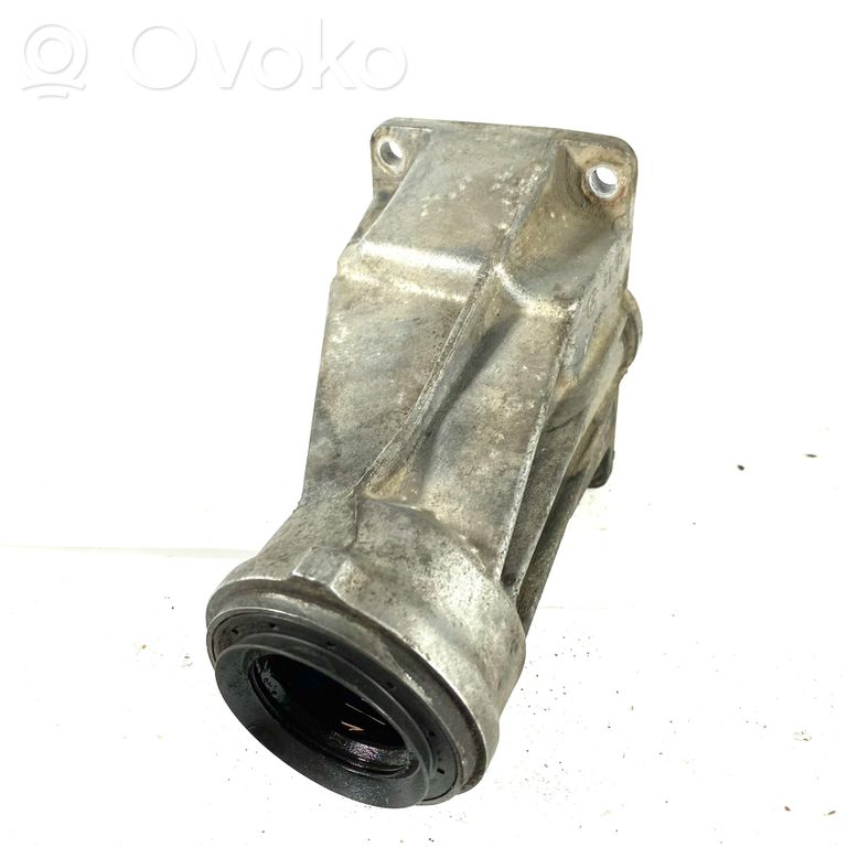 Pusass sakabes gultņa stiprinājums