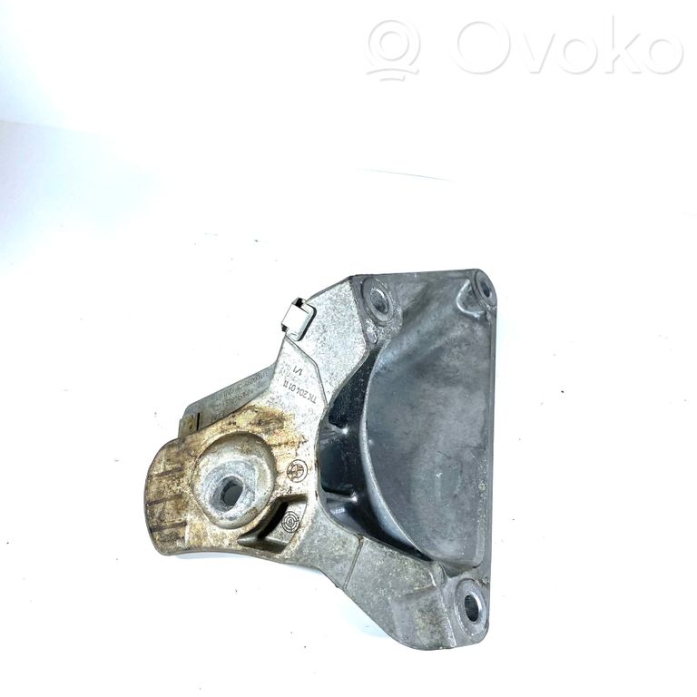 Dzinēja nostiprināšanas stiprinājums-kronšteins