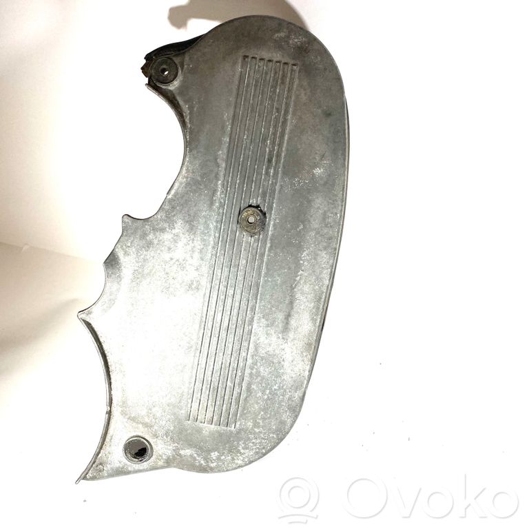 Dzinēja pārsegs (dekoratīva apdare)