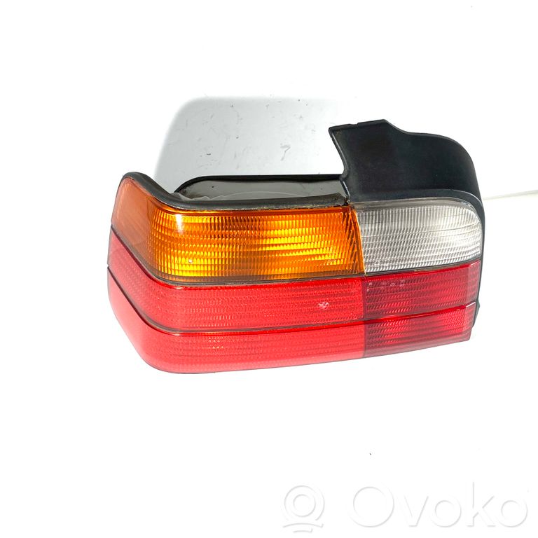 Aizmugurējais lukturis virsbūvē