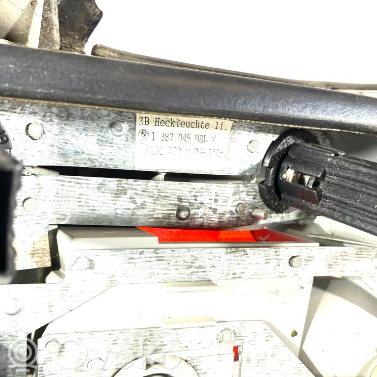 Aizmugurējais lukturis virsbūvē