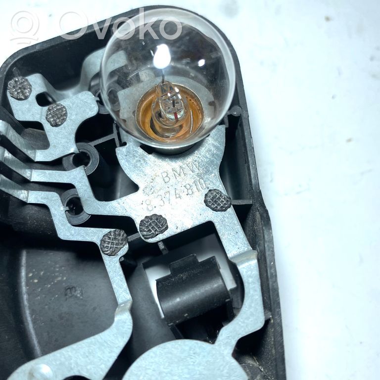 Aizmugures spuldzes vāka turētājs