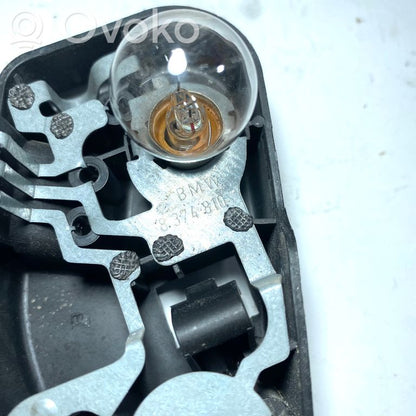 Aizmugures spuldzes vāka turētājs