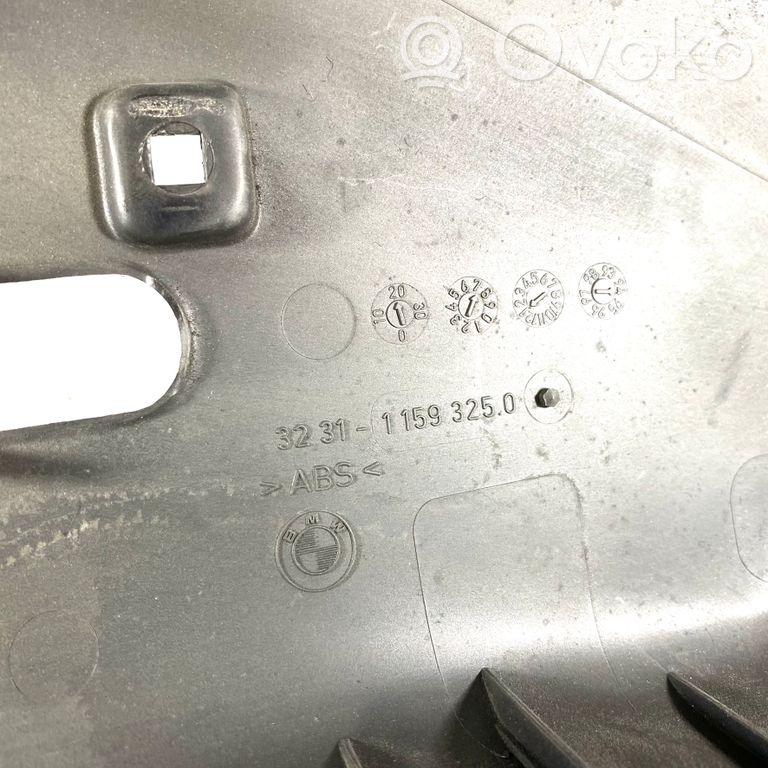 Stūres ass dekoratīvā apdare