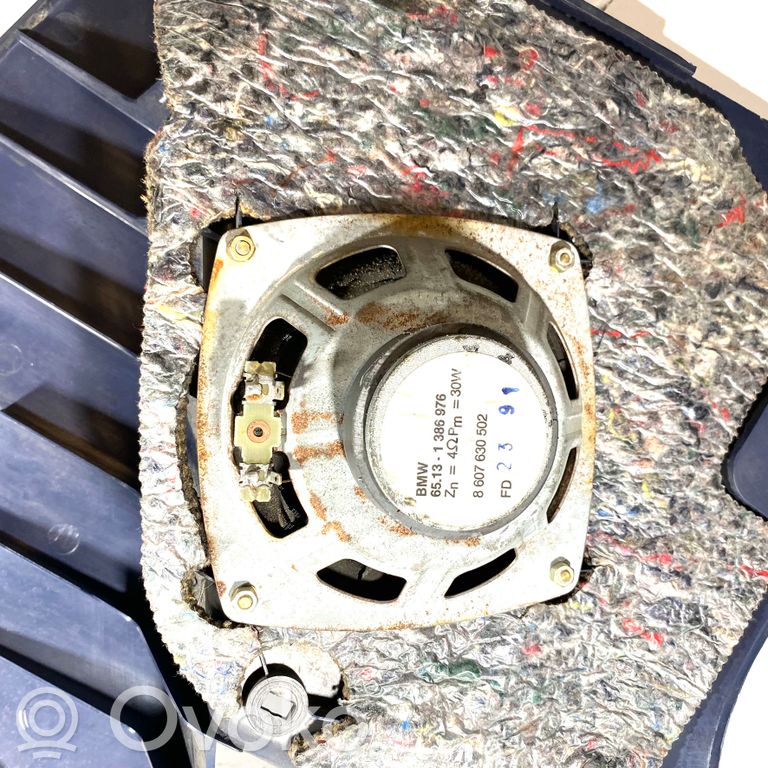 Kāju zonas sānu dekoratīvā apdare