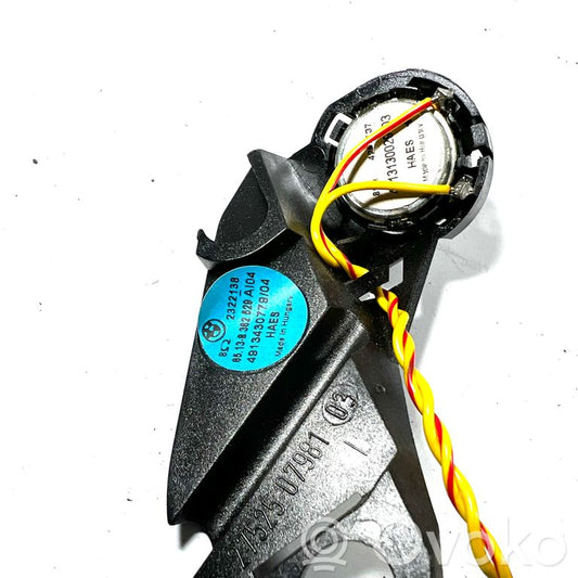 Augsto frekvenču skaļrunis (-i) priekšējās durvīs