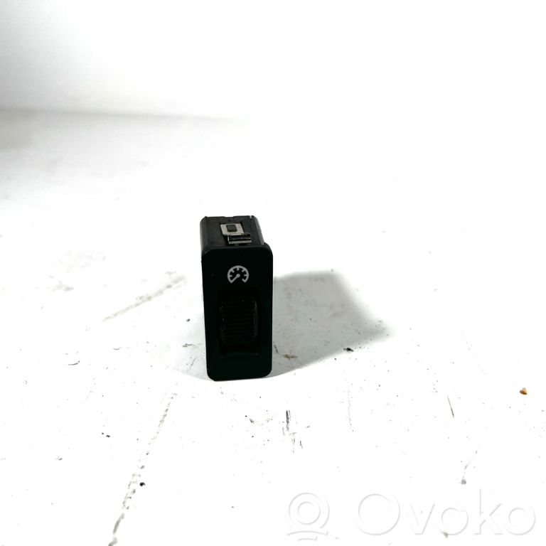 Paneļa apgaismojuma regulēšanas slēdzis