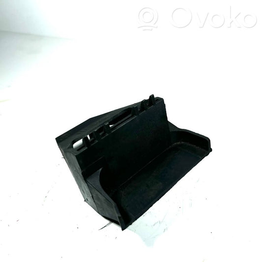 Radiator(s) holder/bracket