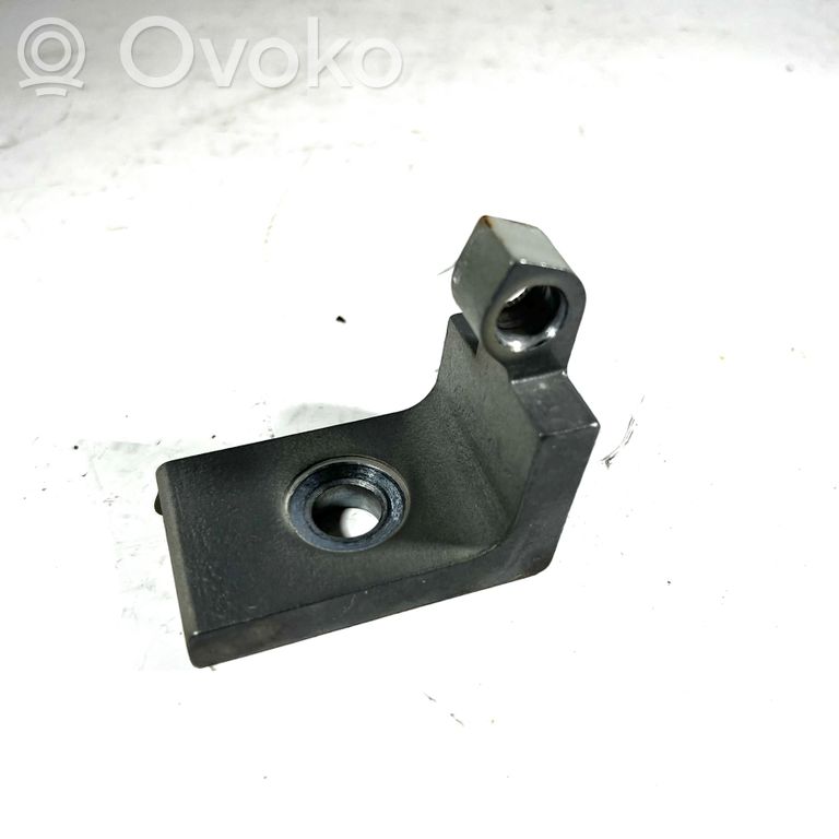 Priekšpusē augšējā vira (eņģe)