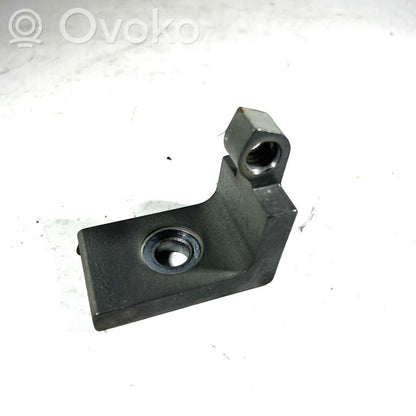 Priekšpusē augšējā vira (eņģe)