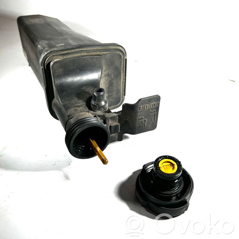 Dzesēšanas šķidruma izplešanās tvertne