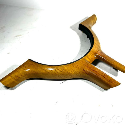 Stūres ass dekoratīvā apdare