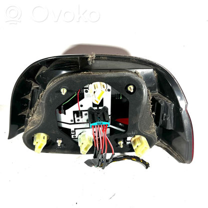 Aizmugurējais lukturis virsbūvē