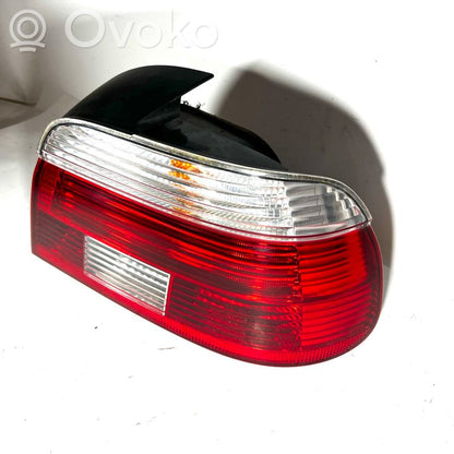 Aizmugurējais lukturis virsbūvē