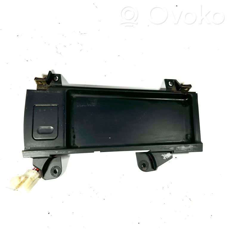 Отсек для хранения вещей в центральной консоли