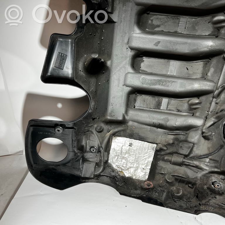 Dzinēja pārsegs (dekoratīva apdare)