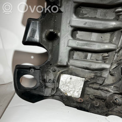 Dzinēja pārsegs (dekoratīva apdare)