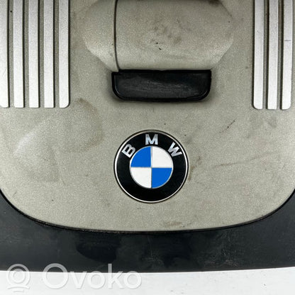 Dzinēja pārsegs (dekoratīva apdare)