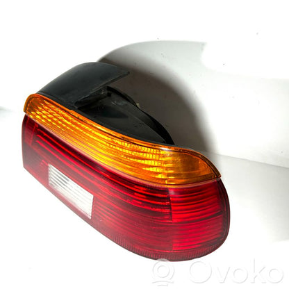 Aizmugurējais lukturis virsbūvē